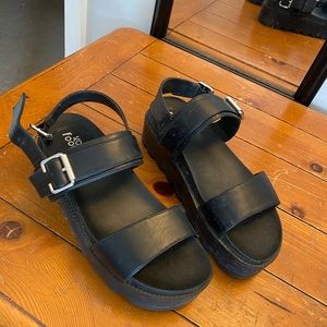 BLACK PLATFORM SANDALS